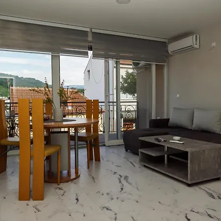 Royal * Bajina Basta